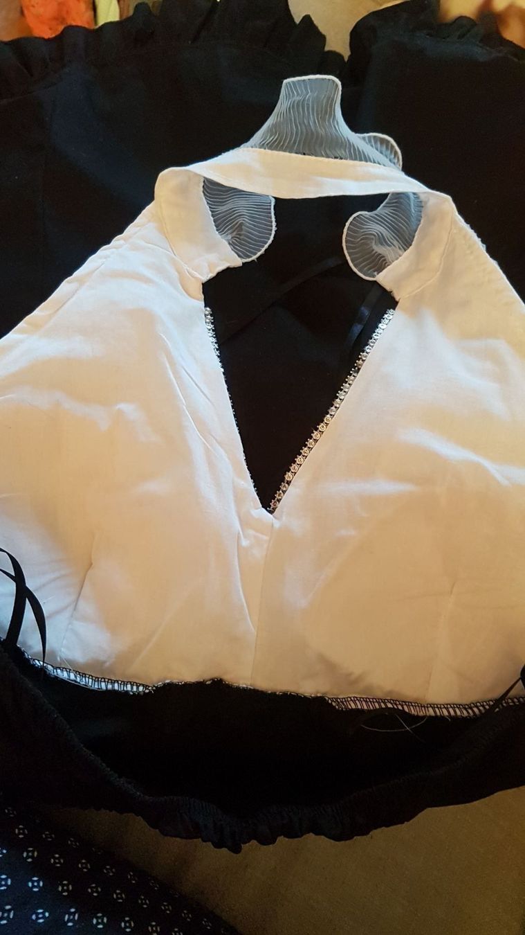 Kleider: Schwarz-weisses Neckholder-Kleid – Neu (gemäss Beschreibung) aus Oberengstringen von Sheera7 7