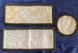3 Goldbrokat-"Deckeli", div. Grössen