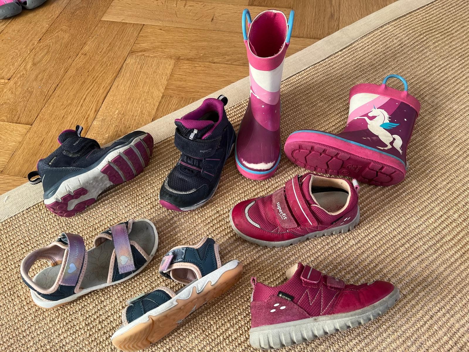 Scarpe per ragazze: Schuhpaket Mädchen Gr. 27 – Usato da Luzern venduto da Kohlsuppe 1