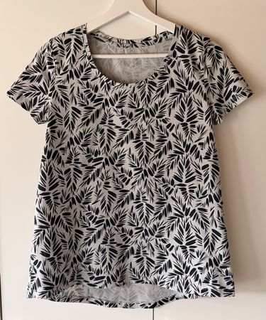 Schönes Shirt mit Blattmuster, Grösse S, C&A, Top Zustand!
