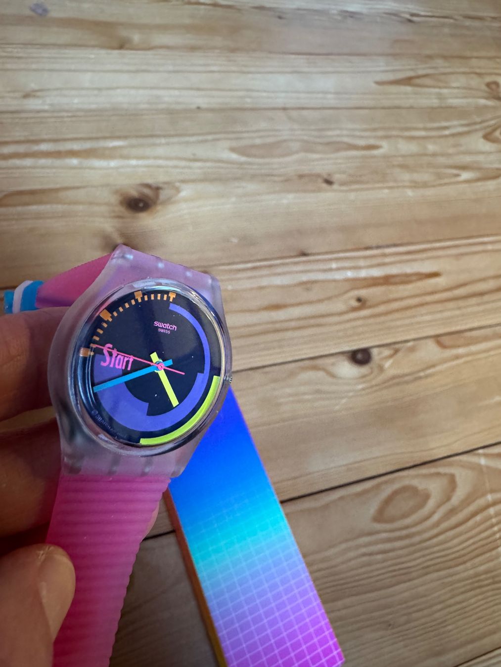 Swatch Orologi: Neue Neon Swatch – Usato da Winterthur venduto da annika34 3