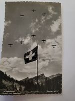 Postkarte Schweizer Flugzeuge und Fahne Einsatzbereit 