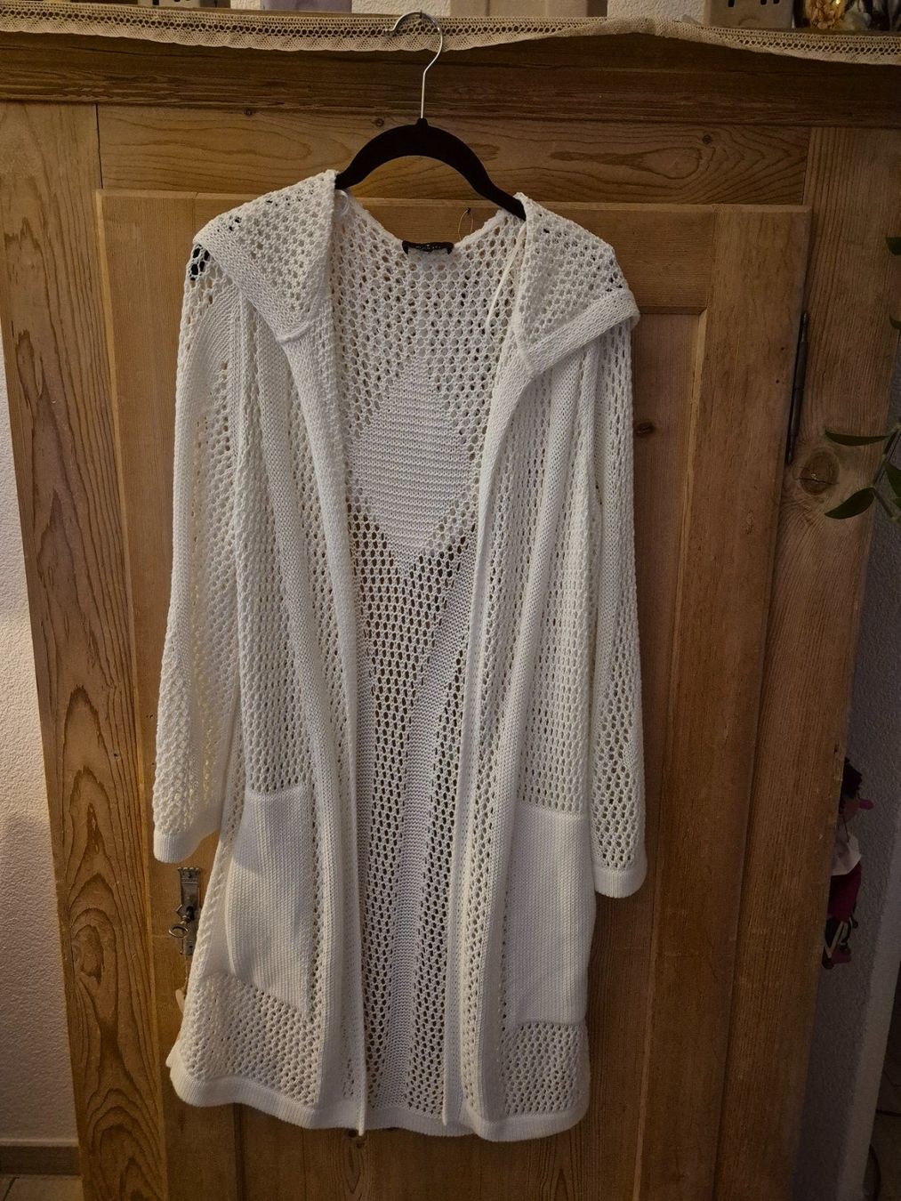 Monari Giacche: Weisse Longstrickjacke von Monari – Nuovo (secondo la descrizione) da Chur venduto da polly07