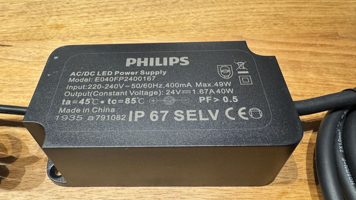 Philips Lampen: Philips Hue Lightstrip Outdoor 5m mit OVP – Gebraucht aus Beromünster von Rabbinhio 3