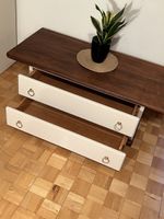 Stilvolles Hartholz-Lowboard / Sideboard