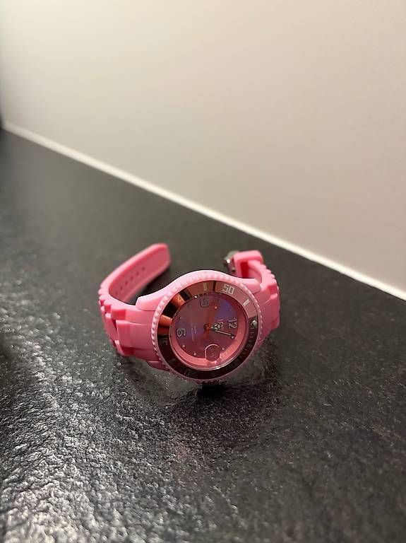Orologi: Ice-Watch rosa mit Datumanzeige – Usato da Oberdorf SO venduto da sel_wc6w 1