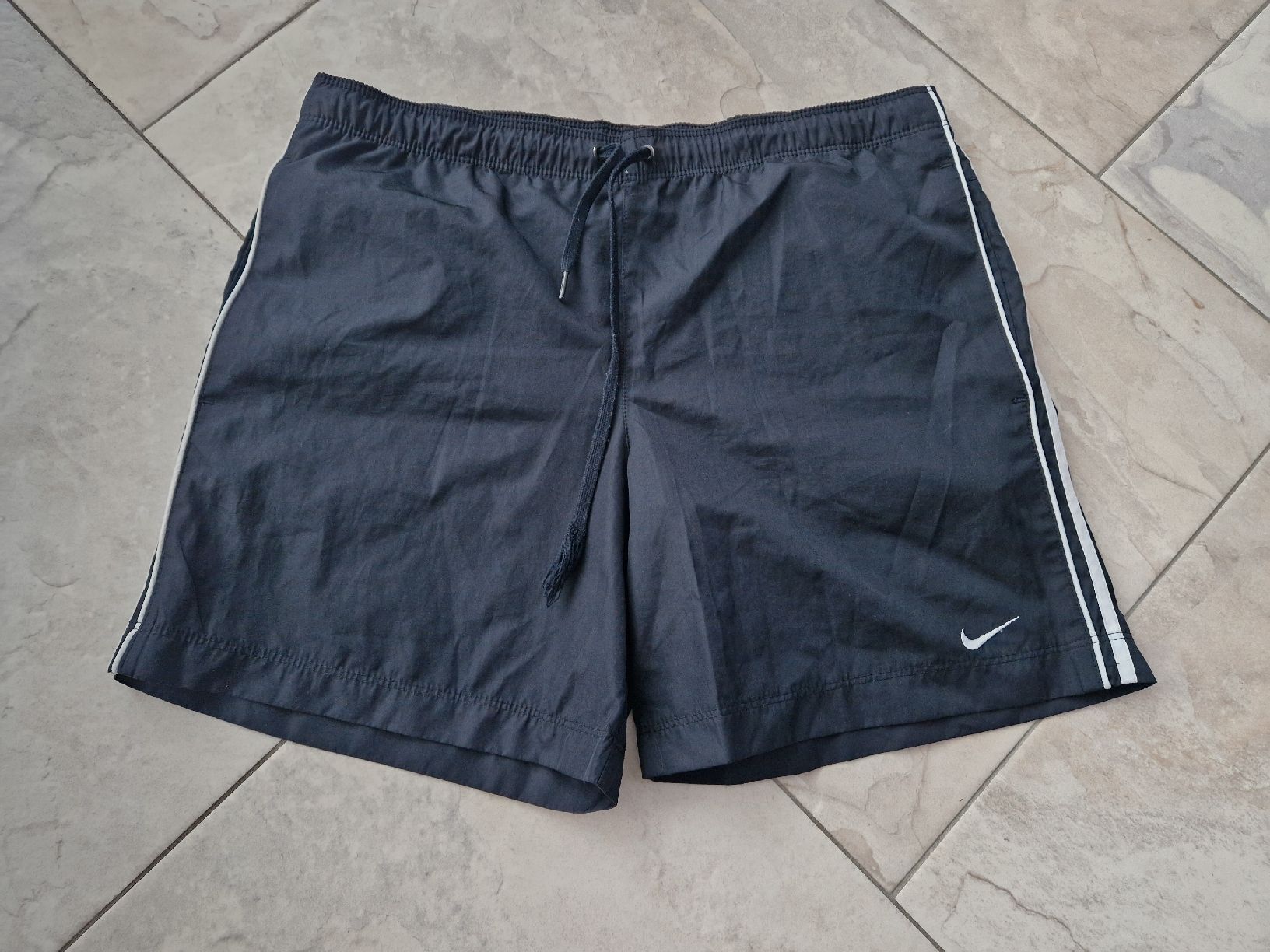 Nike Pantaloni: Schwarze Nike Shorts, Grösse S – Usato da Niederrohrdorf venduto da Miripfiri