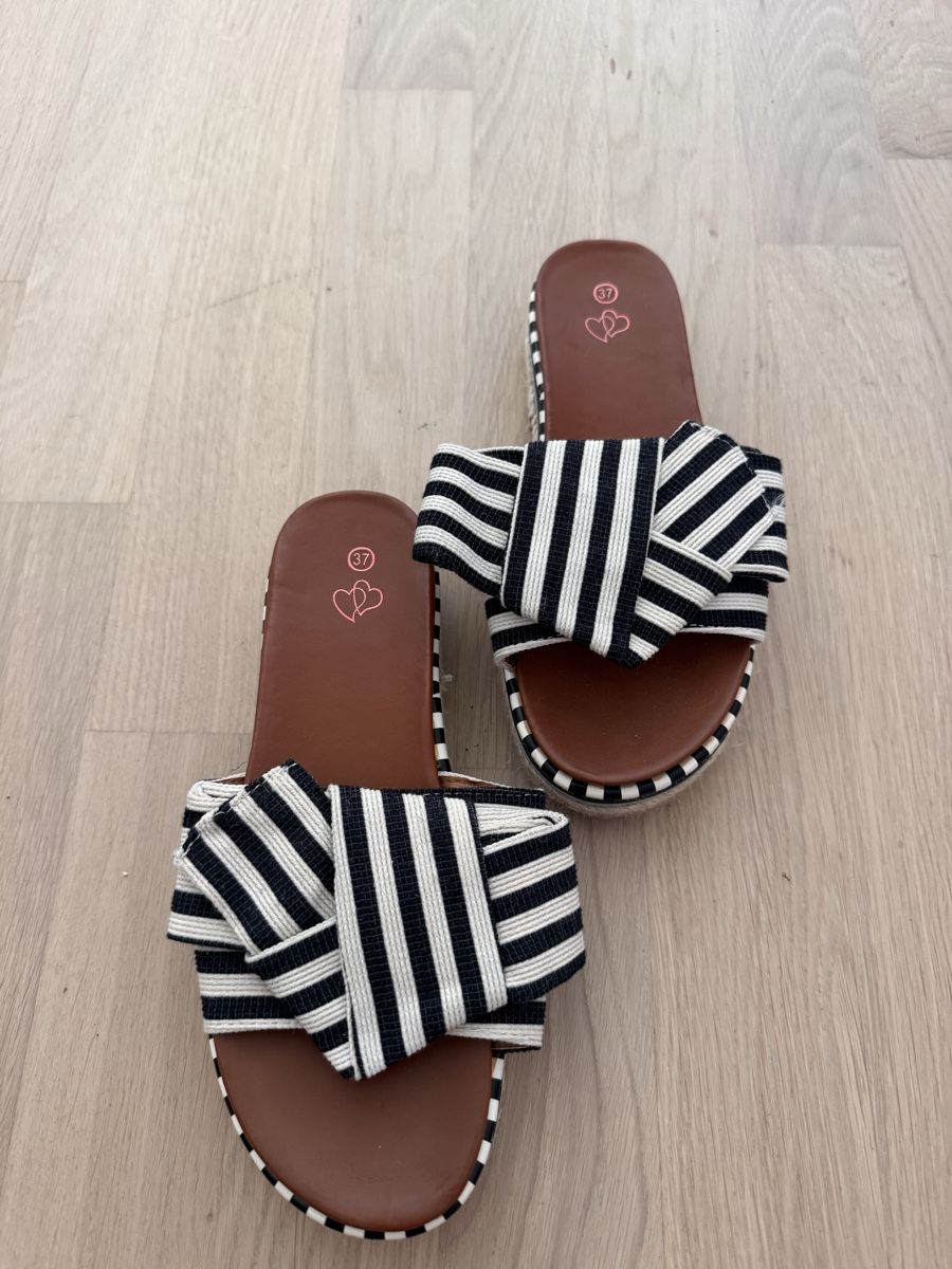 Chaussures femmes: Sandals platform size 37 striped bow – D'occasion à Dübendorf par ClaraS. 3