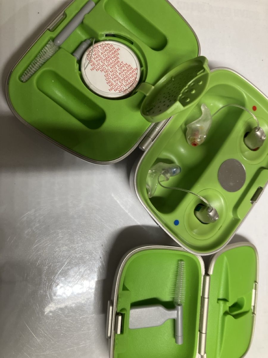 Phonak Attrezzature mediche: 2 x Hörgeräte Phonak Case Combi – Usato da Erlenbach im Simmental! venduto da Simmentaler-Perlen 3