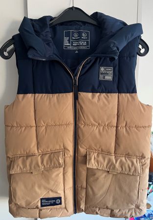 Veste sans manche, neuve (Taille S, ou 170)