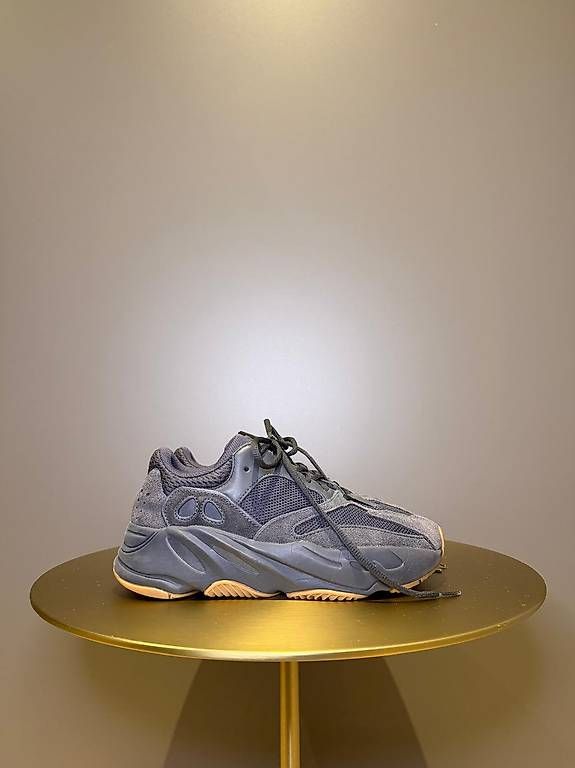 Scarpe da uomo: Yeezy Boost 700 "Utility Black" – Usato da Langnau i. E. venduto da dis_tc9q