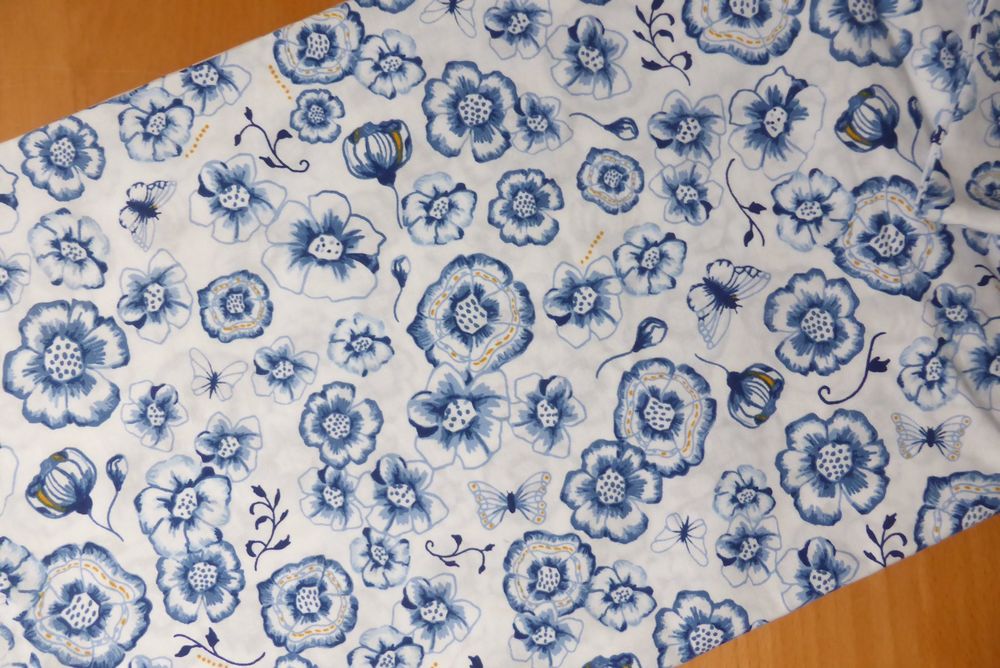 Patchwork BW - blaue Mohnblumen auf weiss - 50 x 74 cm 2