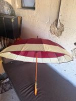 Regenschirm La Touche dunkelrot/beige mit Metallplakette