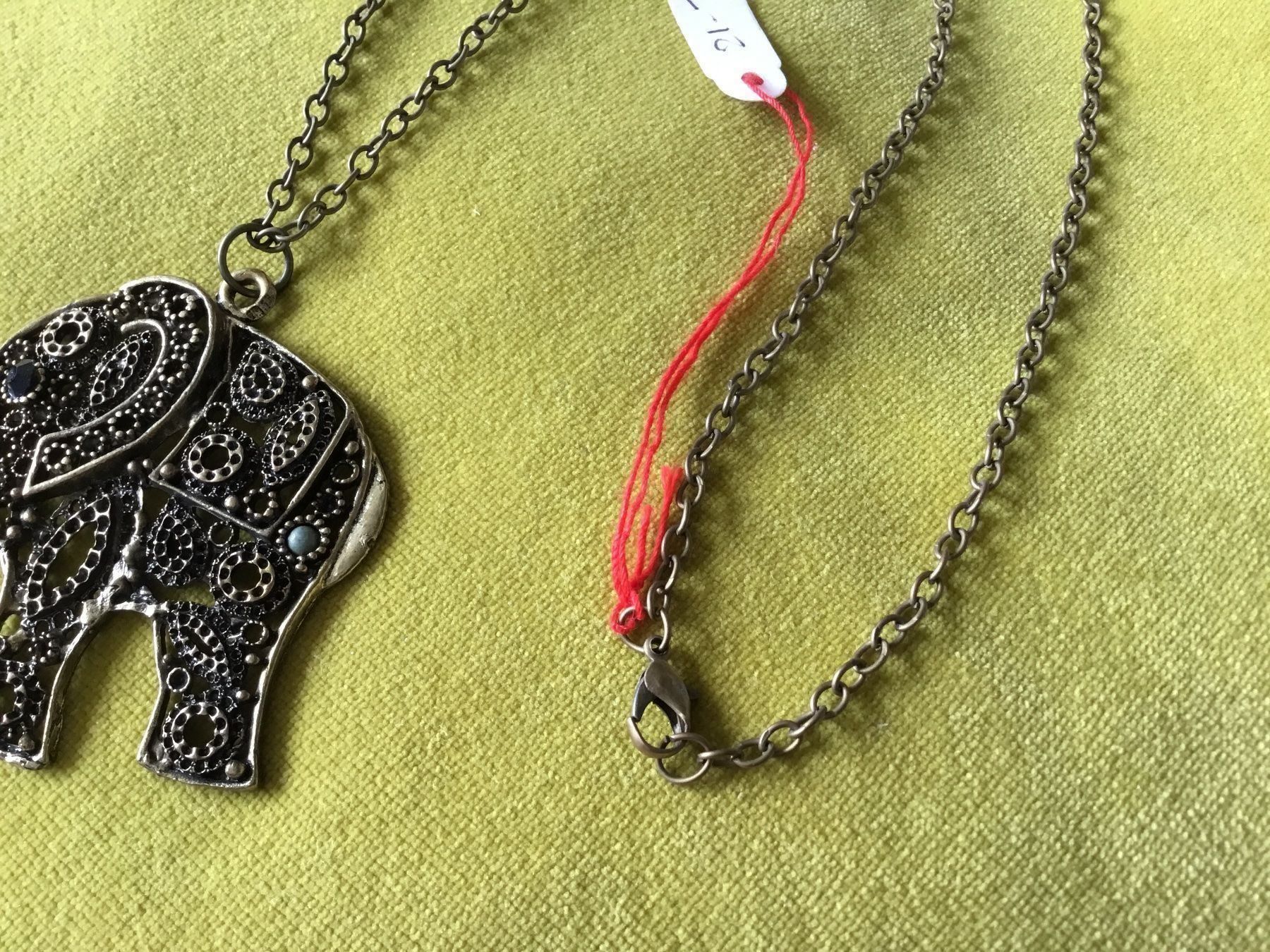 Catenine: Collier bijoux bronze motif éléphant – Nuovo e nell'imballaggio originale da Le Landeron venduto da nic_8hd5 2