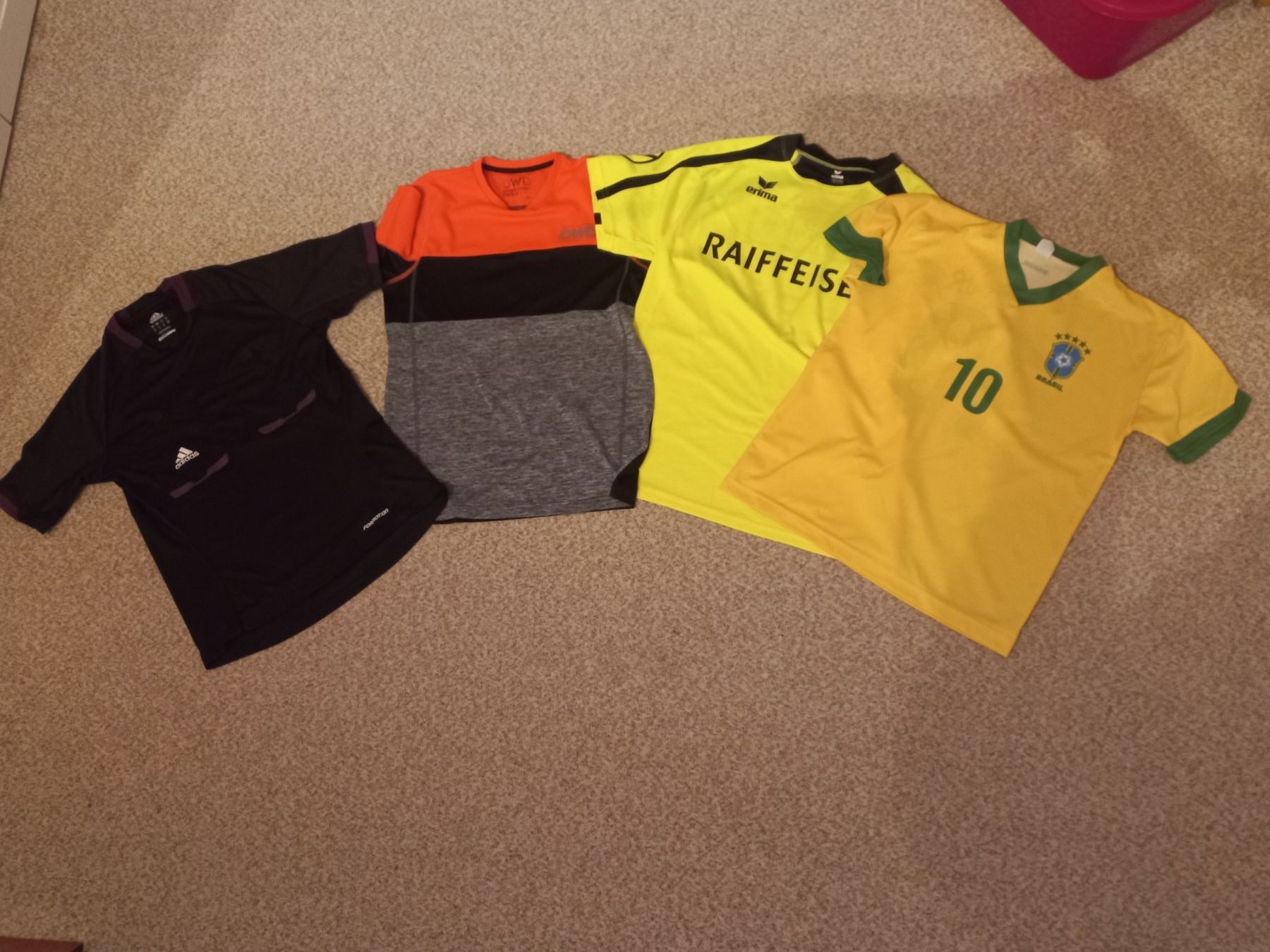 Hemden, T-Shirts & Polos: 4 t shirts sport 12-14 ans – Gebraucht aus Gingins von danolive