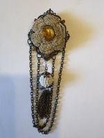 Brosche im Victorian Revival styl