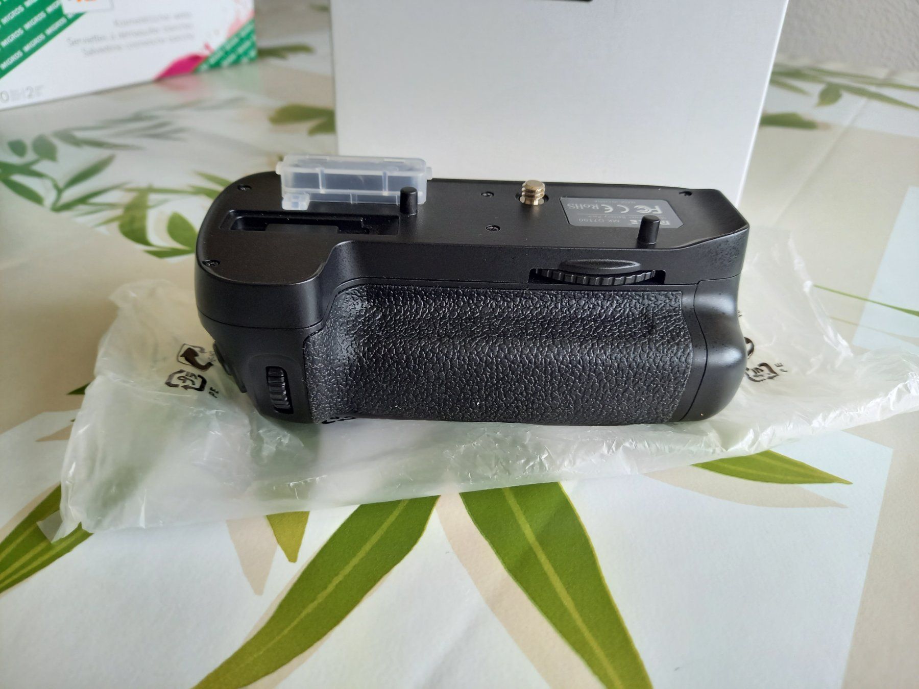 Nikon Batterie: Battery grip for Nikon D7100 / D7200 – Nuovo (secondo la descrizione) da Allschwil venduto da d.genchev 1