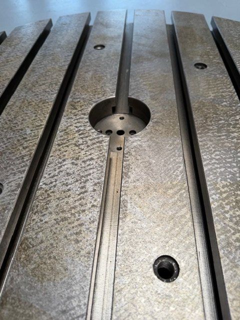 Altro per industria metallurgica: Maschinentisch mit T-Nuten – Nuovo (secondo la descrizione) da Reiden venduto da aidaramon 2