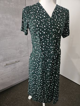 Kleid Bonita Grösse M grün-weissem Muster 