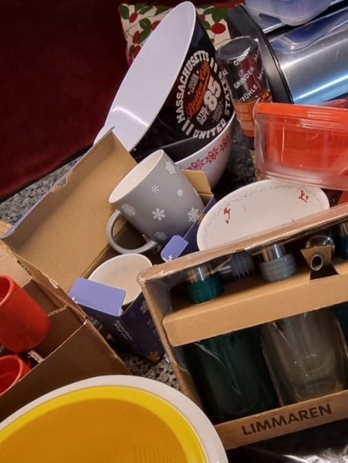 Set di piatti: Haushaltware, Tassen, Tuperware, , Schüsseln etc. – Nuovo (secondo la descrizione) da geroldswil venduto da Gumball1 5