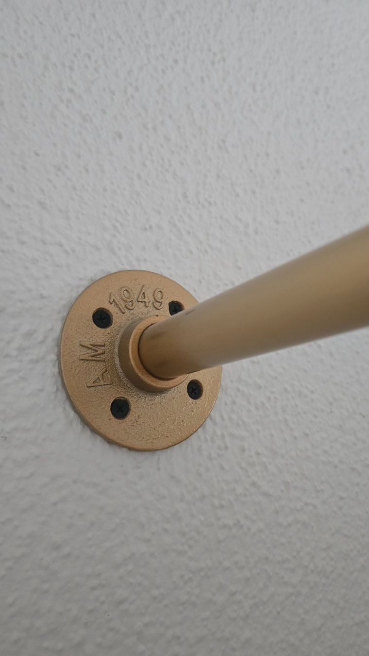 Schränke: GOLD CLOTHES RAIL & IKEA Kommode MALM – Gebraucht aus Zug von zebbra192 2