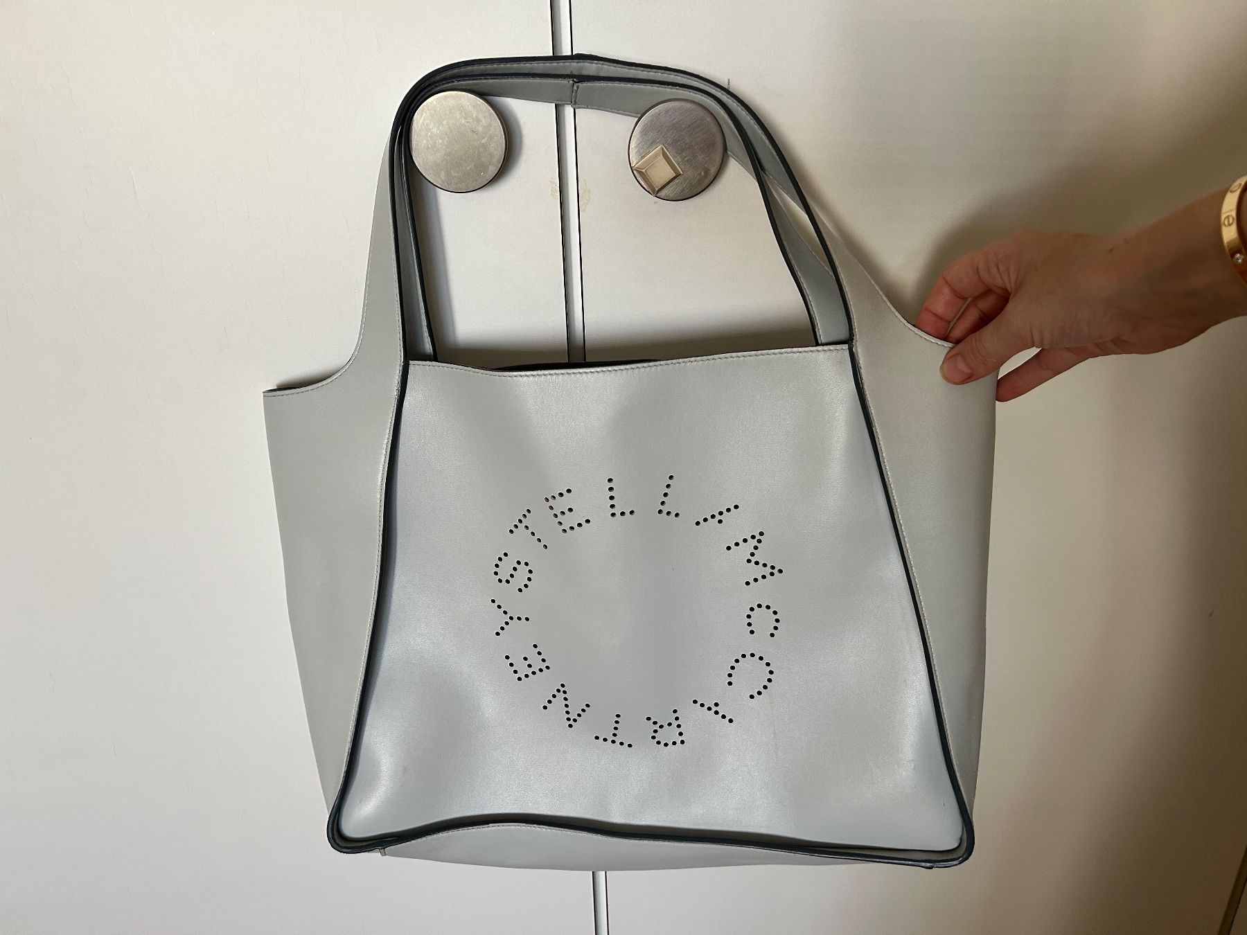 Stella McCartney Borse da donna: Stella McCartney Logo Tote Bag hellblau – Usato da Zürich venduto da predisha