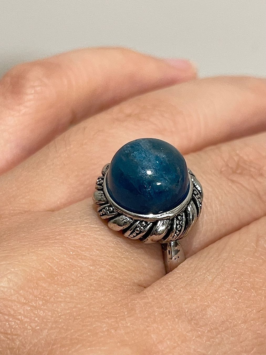Bagues: Ring aus edlem Linarit – Neuf avec emballage d'origine à Schiers par sisikristall