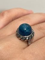 Ring aus edlem Linarit