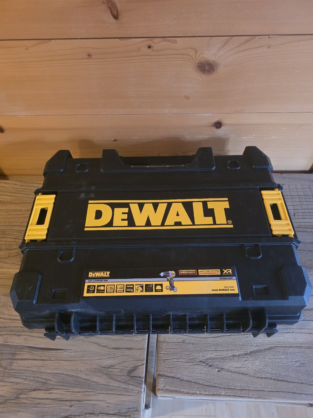 Dewalt Perceuses: 2 Bohrmaschine mit jeder 2 akkus – Neuf avec emballage d'origine à Château d Oex par Px2520 3