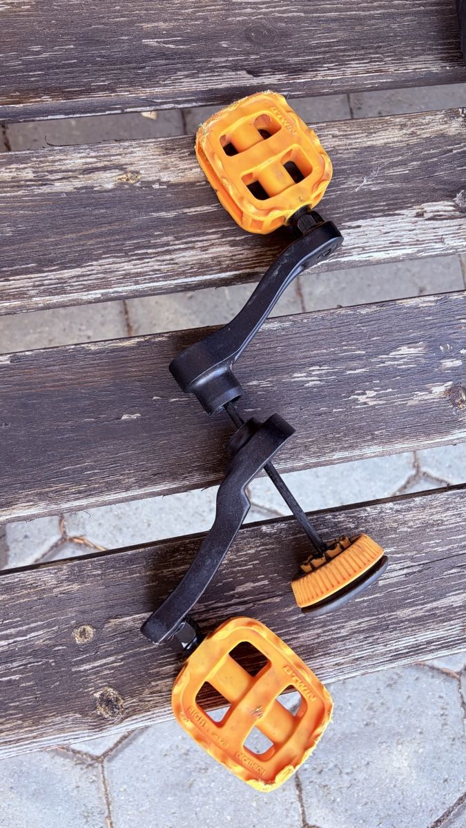 Decathlon Biciclette: Laufrad B'TWIN rot mit Pedalen – Usato da Winistorf venduto da Chlurli27 2
