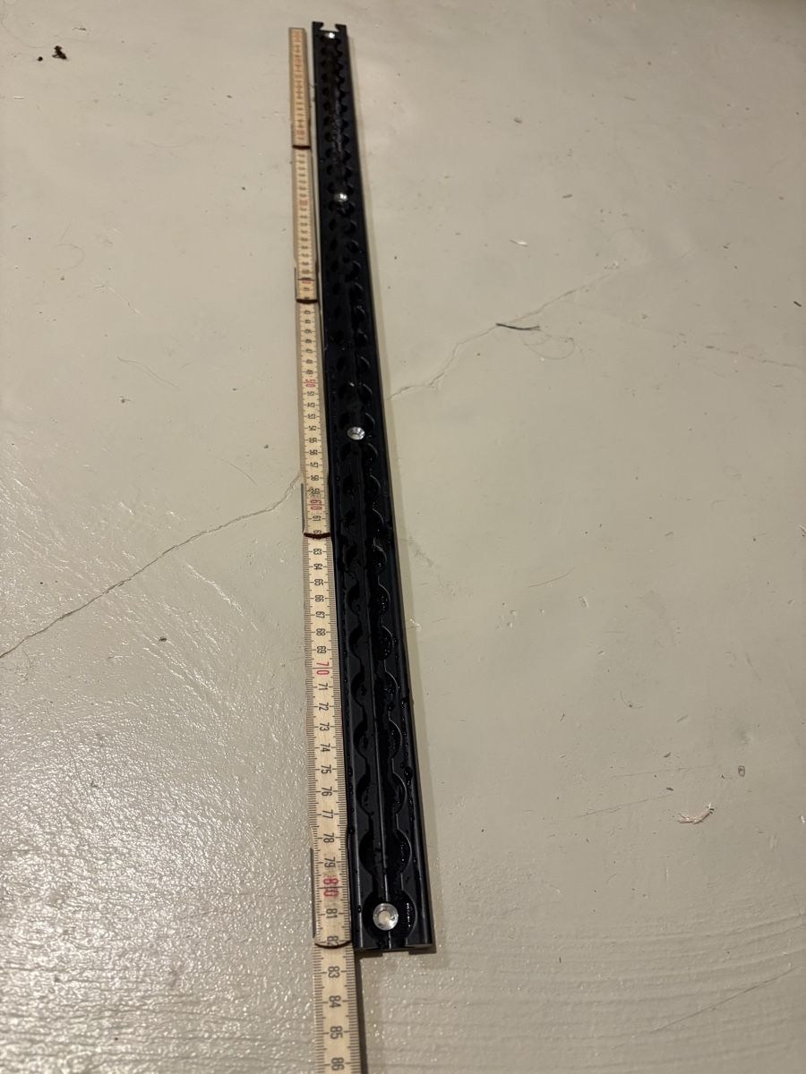 Supporti a parete: Airlineschiene 82.5 cm lang – Usato da Basel venduto da pet_jr2z