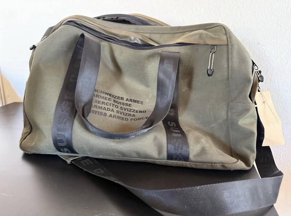 Taschen: Sac Armée Suisse – Gebraucht aus Lausanne von Davicho