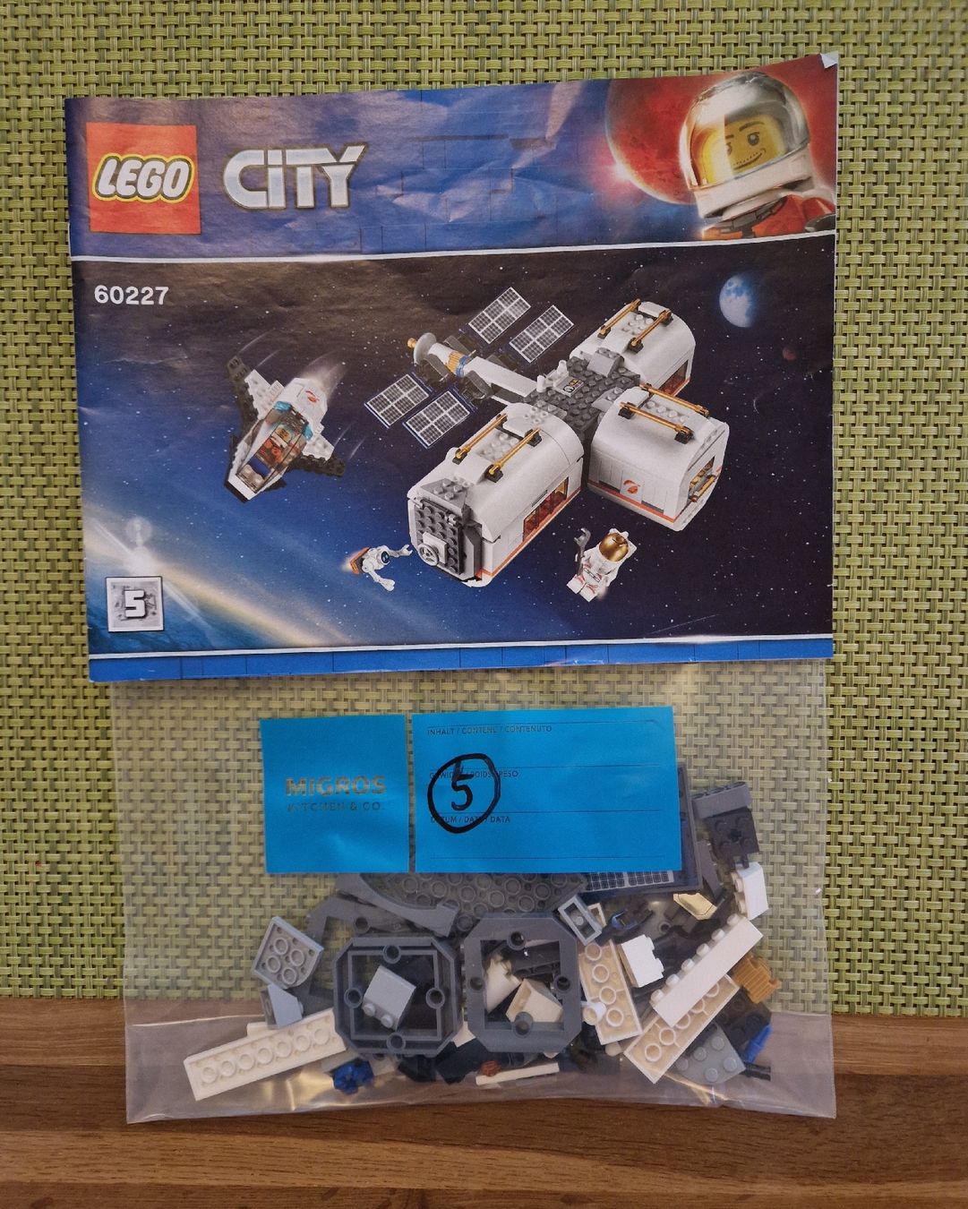 Lego Kit di costruzioni: LEGO CITY 60227💙 Mond Station – Usato da Rupperswil venduto da lenzburg02 5