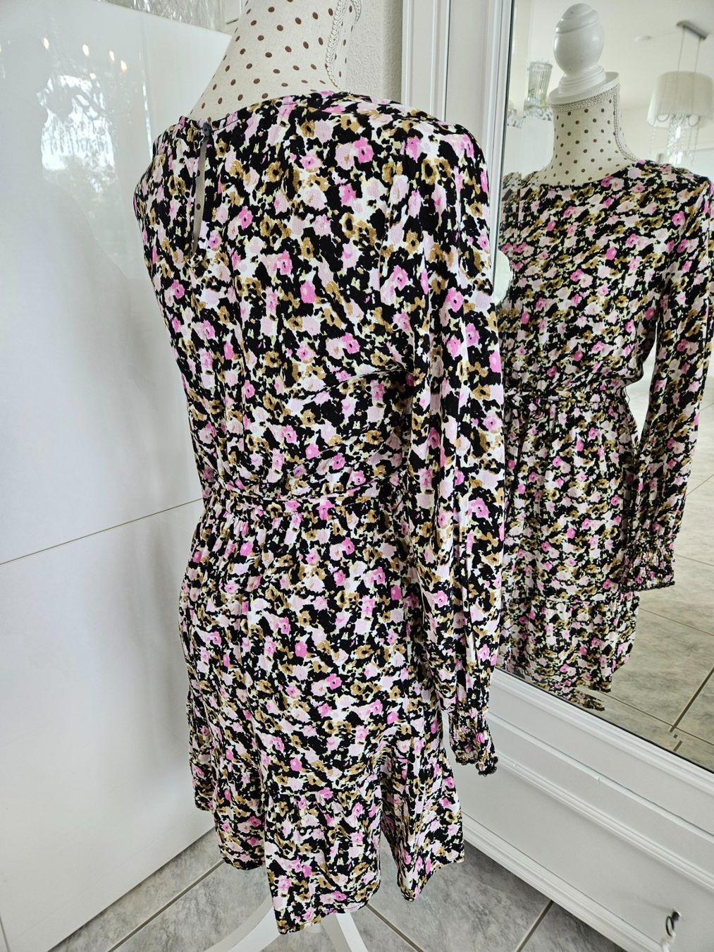 Only Kleider: Kleid Grösse 36 / M  von Only mit Rosenmuster – Gebraucht aus Gossau ZH von fashiontwo 4