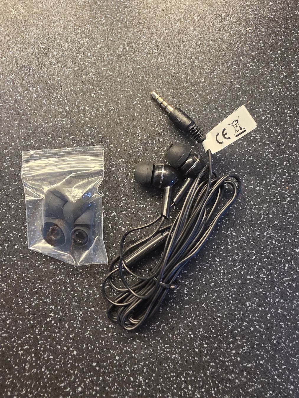 Cuffie: Écouteurs intra-auriculaires neuf – Nuovo e nell'imballaggio originale da Lausanne venduto da fab_r56t