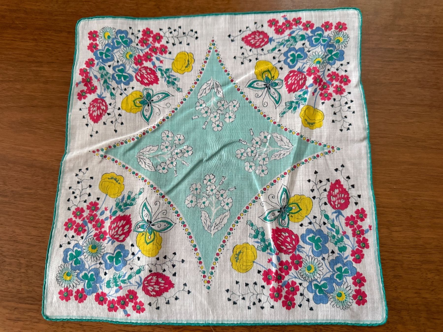 Sonstige Kleidung & Accessoires: Taschentuch mit Blumenmuster, farbig, 27x27cm – Gebraucht aus Erstfeld von Mario_boe0