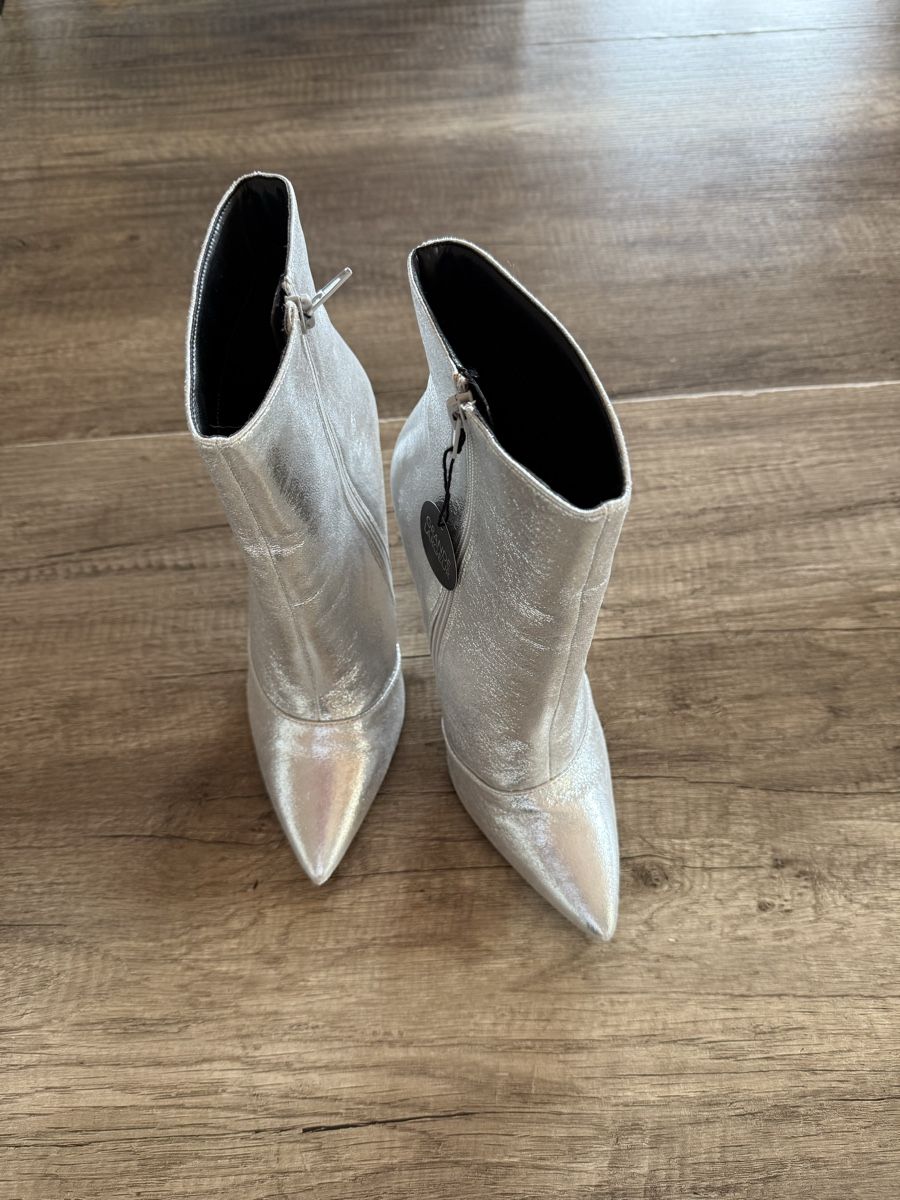 Damenschuhe: Stiefeletten silberfarbig – Neu (gemäss Beschreibung) aus Sigriswil von ck56