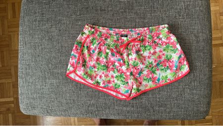 Shorts mit Blumenmuster Grösse S wie neu