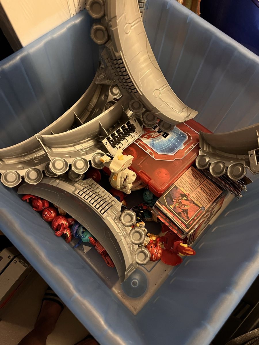 Spielzeuge: Kiste voll Bakugan – Gebraucht aus Winterthur von Brachypelma007