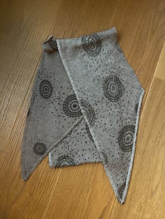 Kaschmirschal mit Perlen bestickt grau