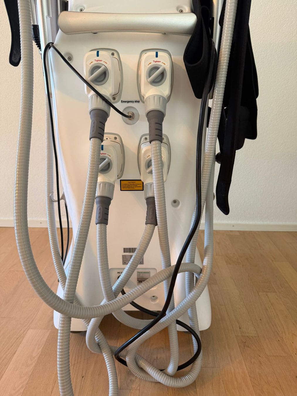 Attrezzature mediche: UM Master T14 Magnetresonanzsystem aus Erstbesitz. – Usato da Volketswil venduto da Rami12 1