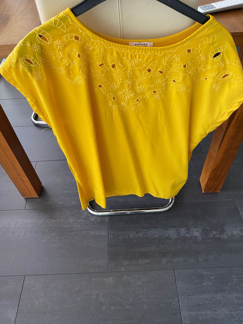 Orsay T-shirt: Modisches Blusenshirt Orsay – Nuovo (secondo la descrizione) da Chur venduto da bibo014