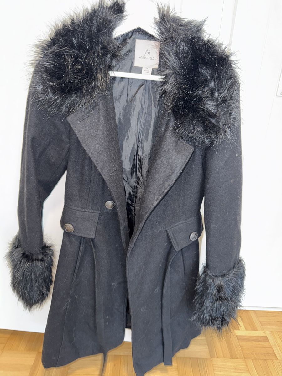 Anna Field Cappotti: SCHWARZER MANTEL MIT KUNSTFELL GR. XS – Usato da Winterthur venduto da fij_f65r 1