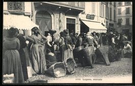 Lugano, Marktszene vor der Gelateria Elv