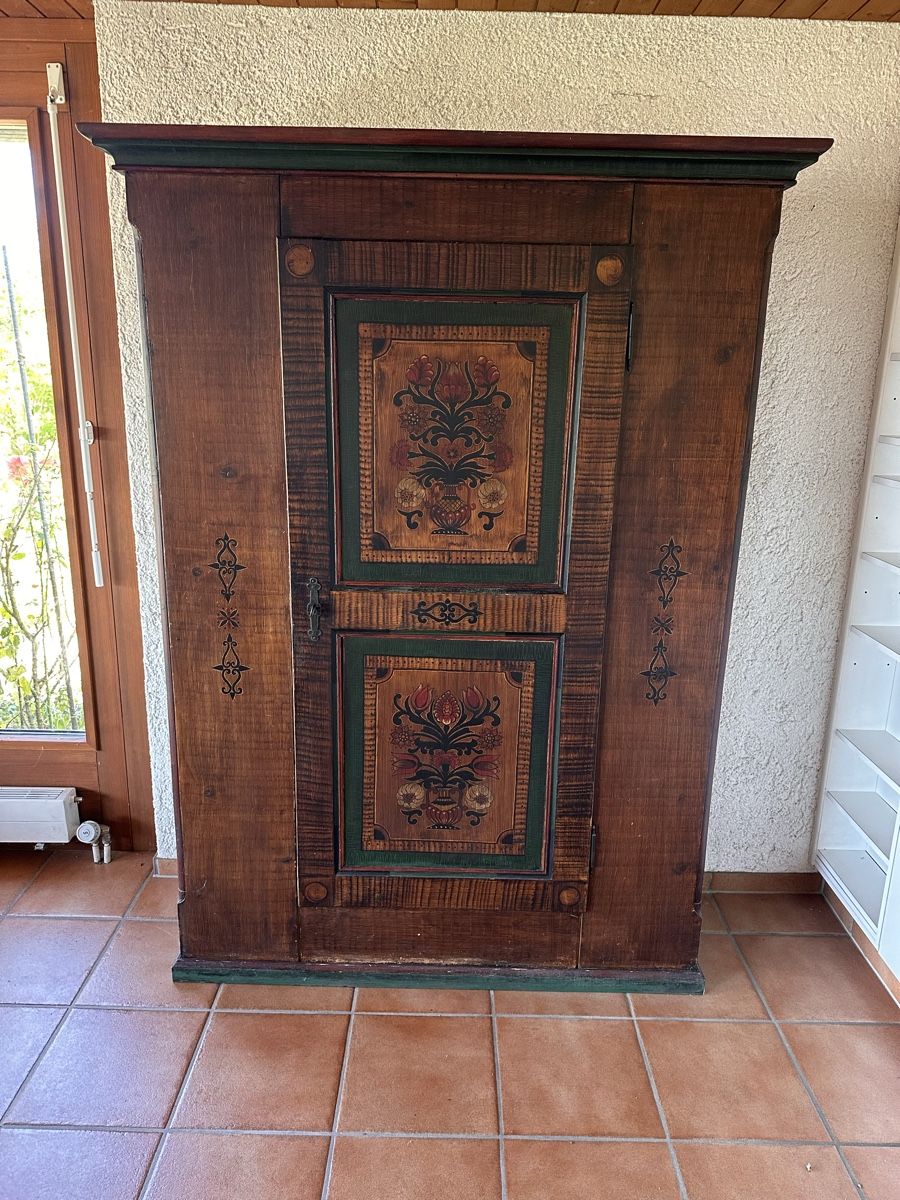 Armadi: Antiker Schrank (Bauernmalereischrank) – Usato da Volketswil venduto da gab_52vw