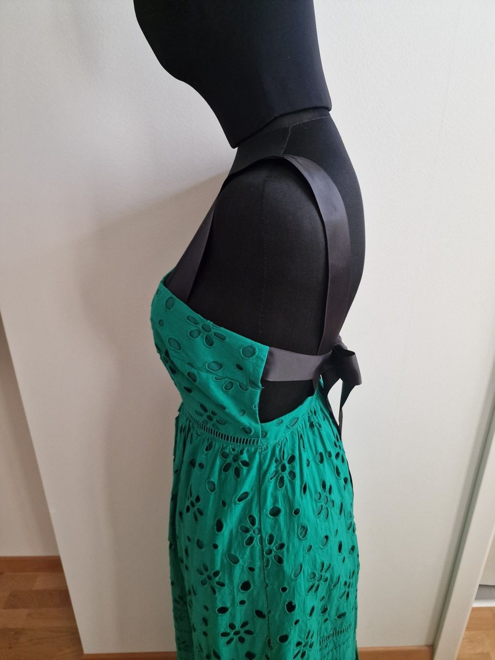Asos Vestiti: Grünes Kleid mit Lochmuster – Usato da Zürich venduto da ale_bg2x 2