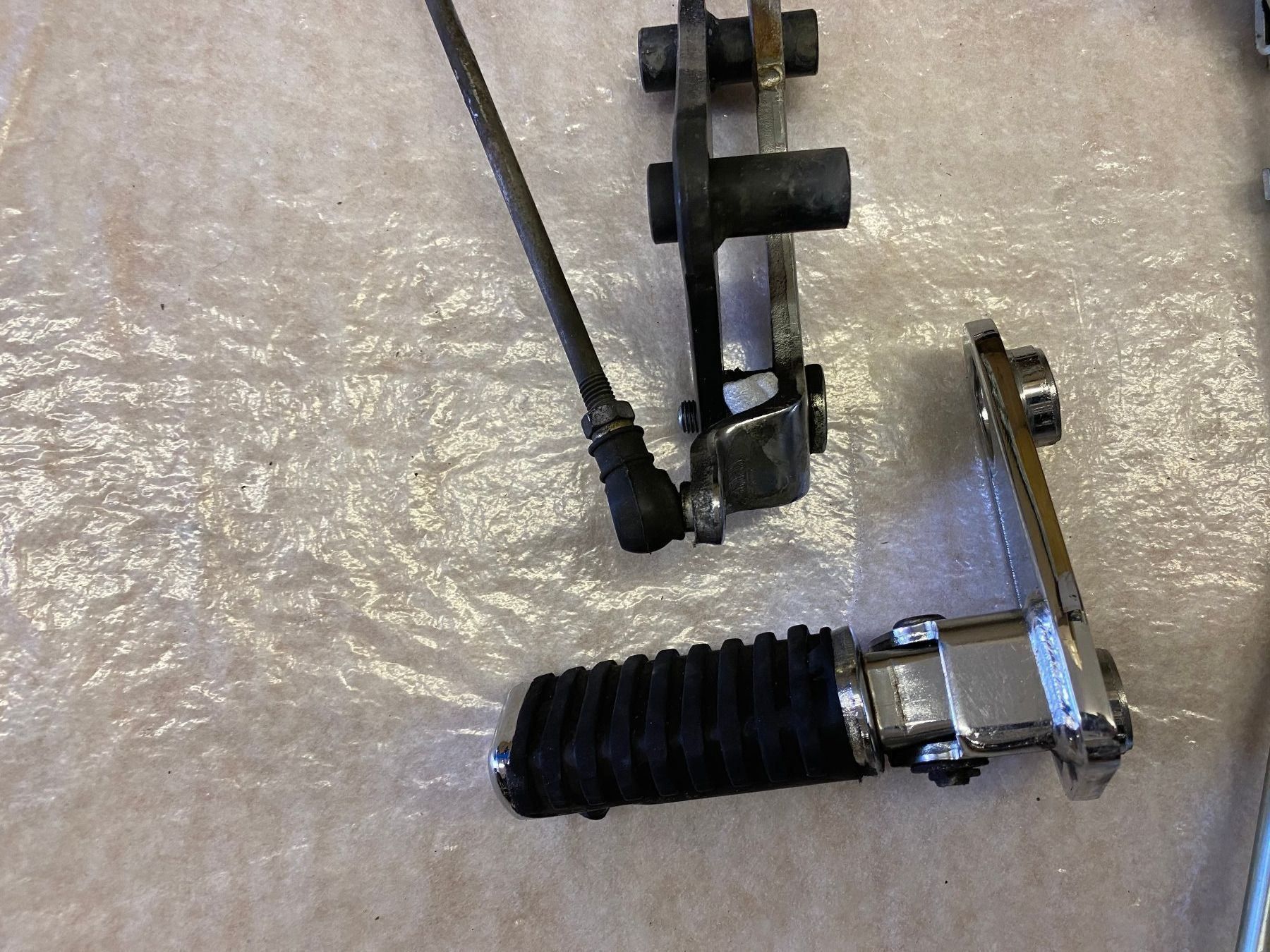 Chopper: Fussrasten Honda VT 750 Black Widow – Usato da Escholzmatt venduto da Wikinger11 2