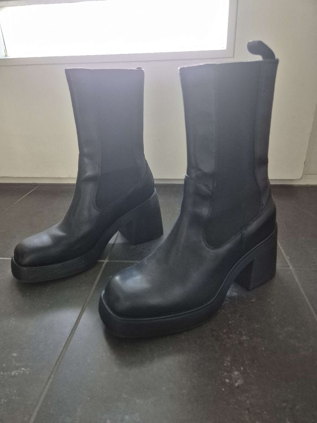 Vagabond Scarpe da donna: Schwarze Chelsea Boots mit Absatz – Nuovo (secondo la descrizione) da Uster venduto da panda_leptir