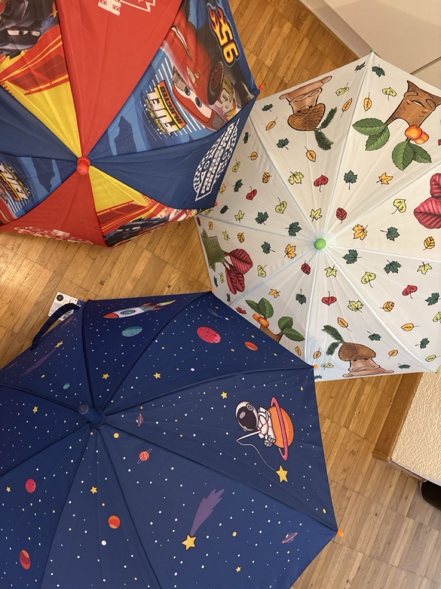 Altro per bambini: 3 Regenschirme – Usato da Buchs ZH venduto da els_mgj9
