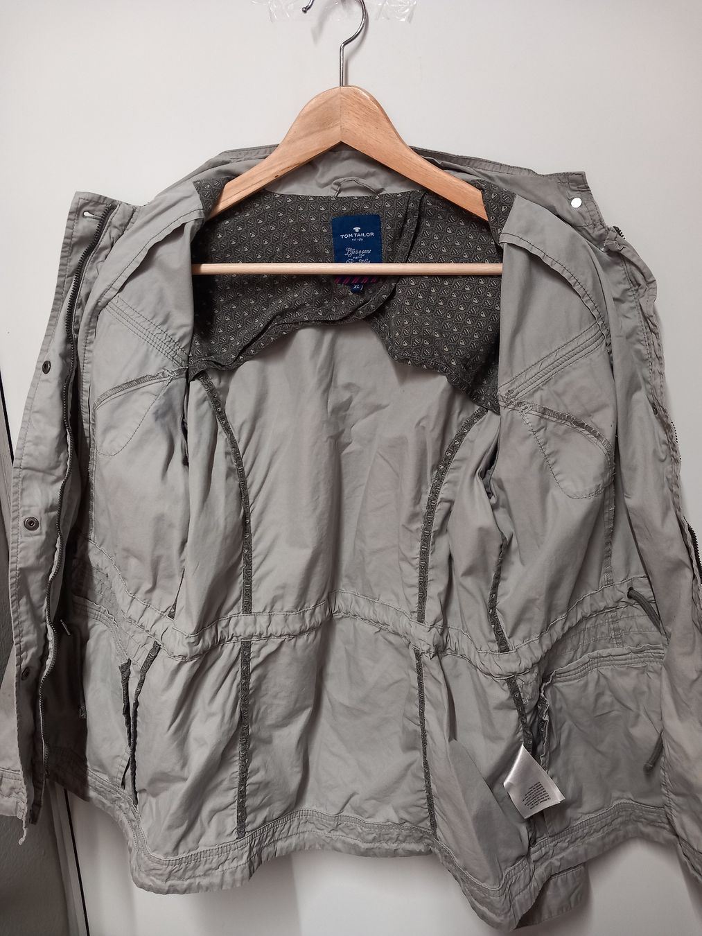 Tom Tailor Jacken: Leichte Jacke Tom Tailor Gr.XL hellgrau – Gebraucht aus Gwatt (Thun) von umwelt-brocki 3